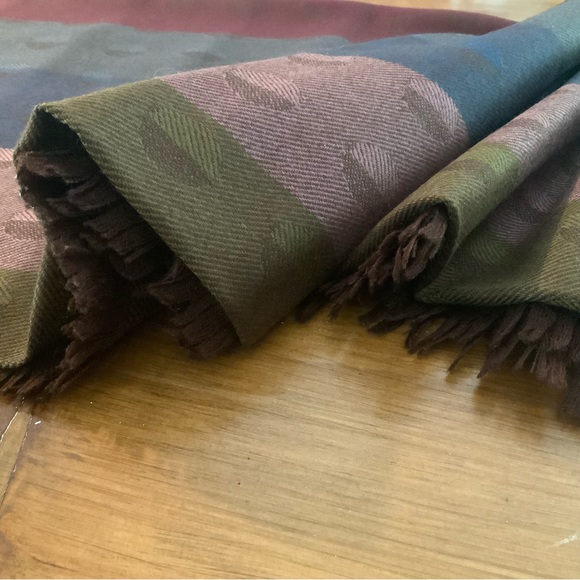 Fine Wool Vintage Shawl OS - Picture 2 of 6